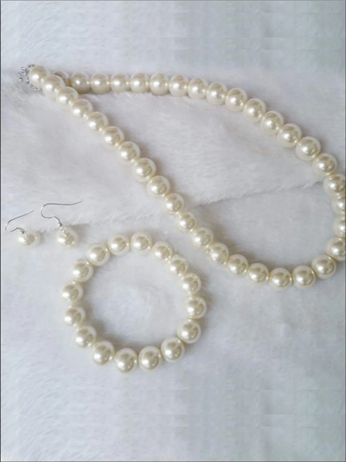 Girls Pearl Necklace, Earrings & Bracelet Set 3 Girls Pearl Necklace, Earrings & Bracelet Set